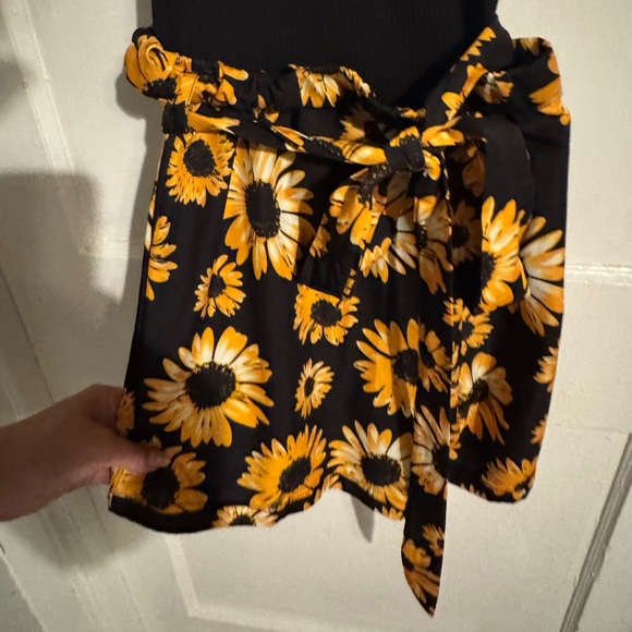 Sunflower Romper 🌼 - Picture 3 of 6